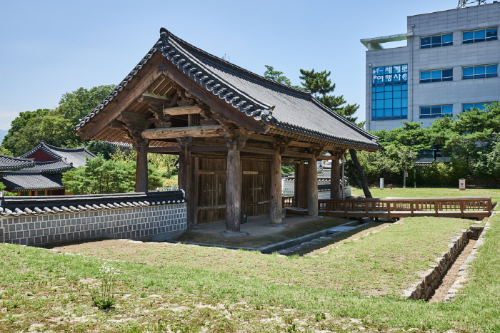강릉 임영관 삼문