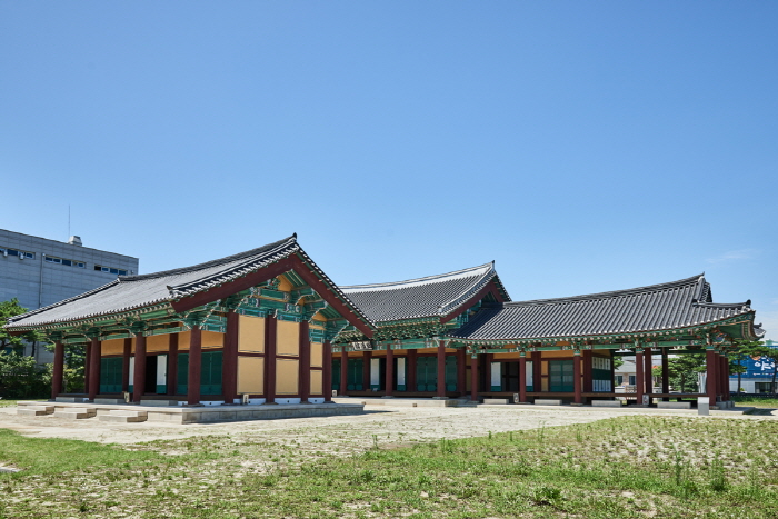 강릉 임영관 삼문