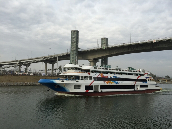 경인아라뱃길유람선 현대크루즈호