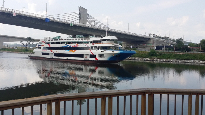 경인아라뱃길유람선 현대크루즈호