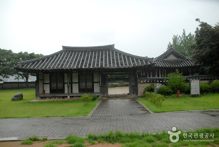 김좌진장군생가지