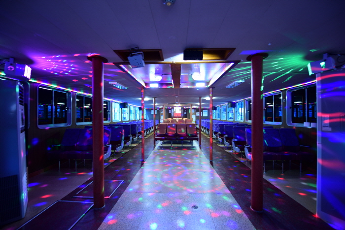 남해대교유람선