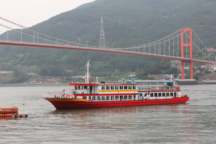 남해대교유람선