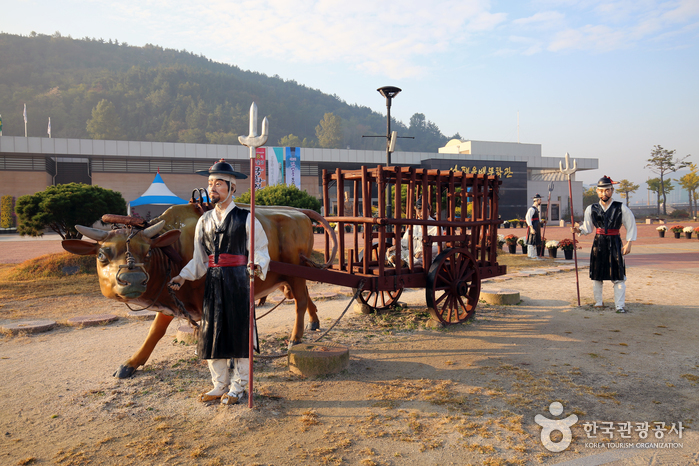 남해유배문학관