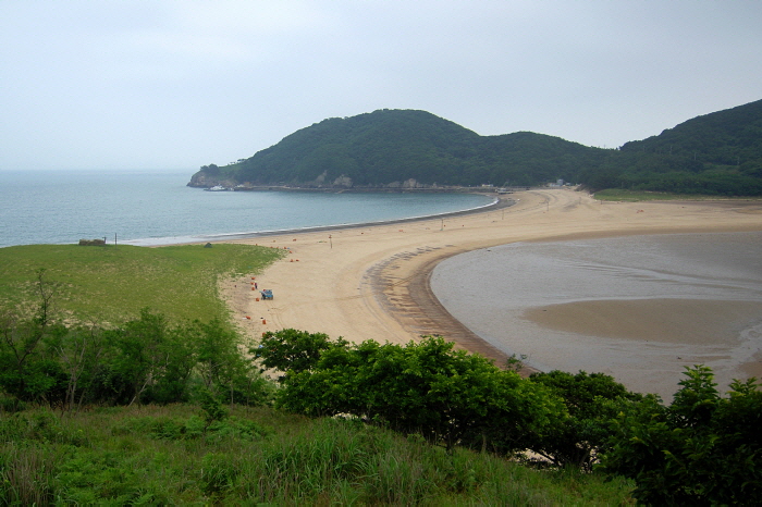 해수욕장과 절경 산책로를 품은 ‘보물섬’
