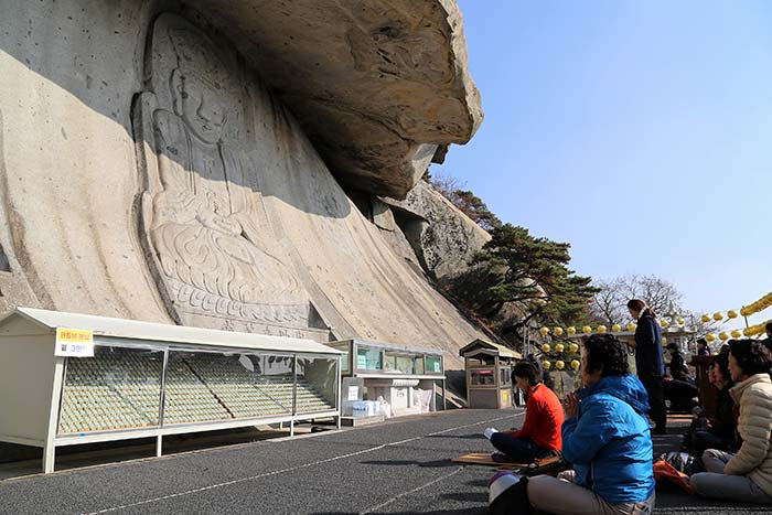 보문사마애석불좌상(눈썹바위)