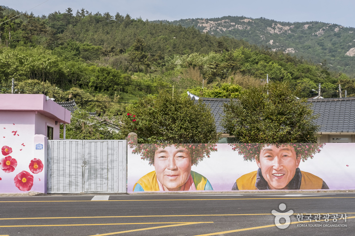 암태도 기동삼거리 벽화
