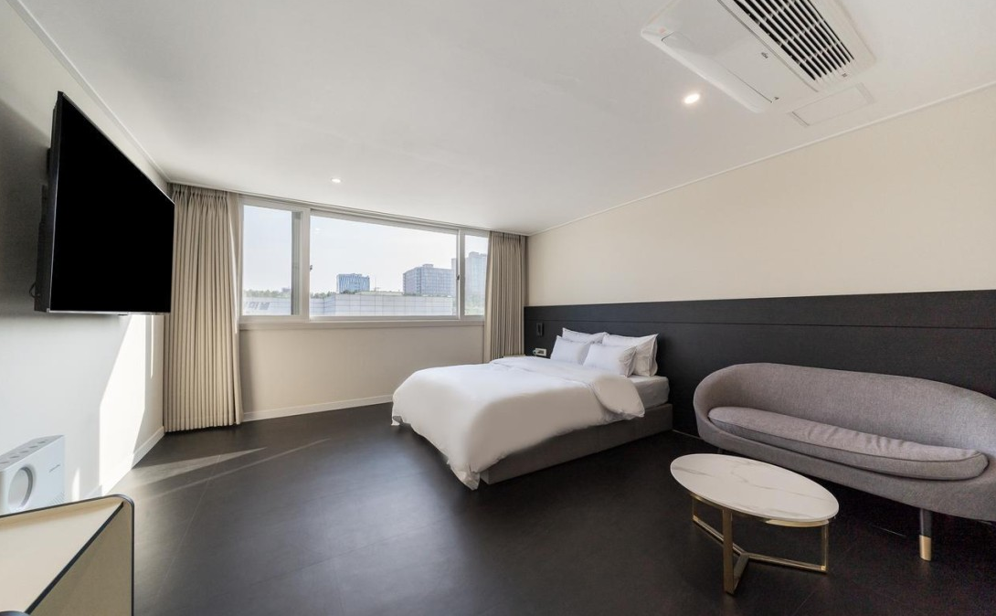 LIV LIFE HOTEL (리브라이프 호텔)